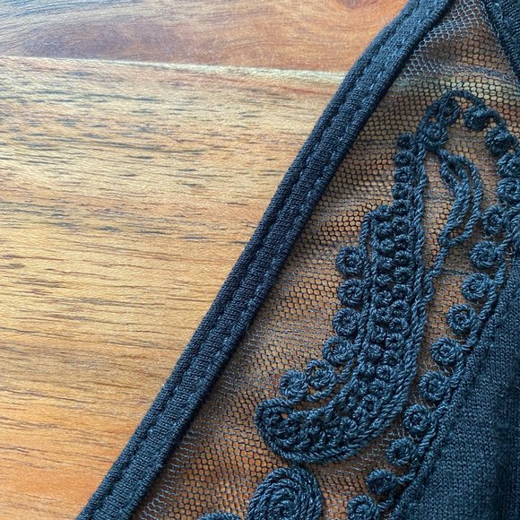 Cute black tank - Picture 2 of 3